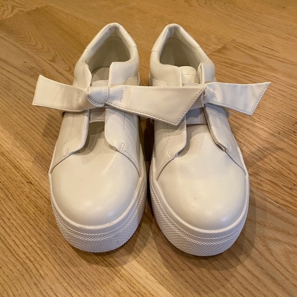 Calissa White Bow Flatform Sneakers - Picture 1 of 9